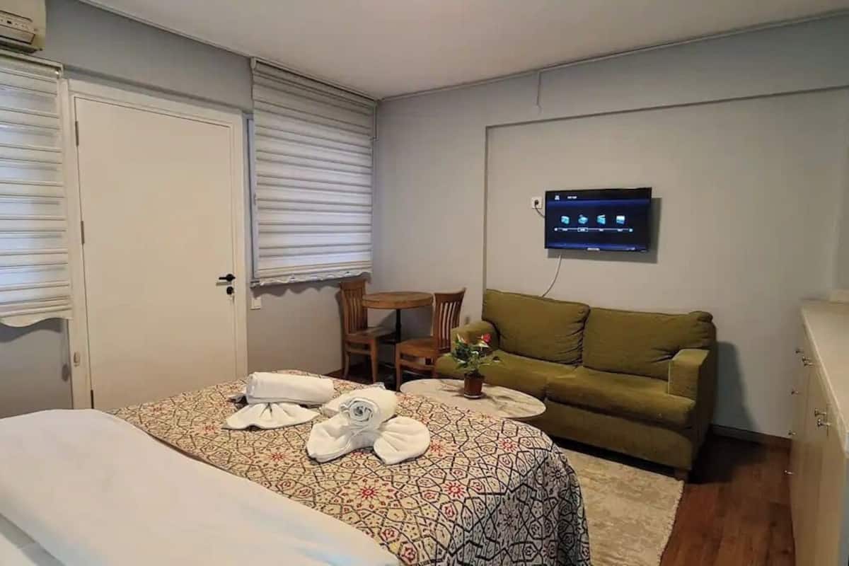 Economy Room | 1 bedroom, Egyptian cotton sheets, premium bedding, Select Comfort beds