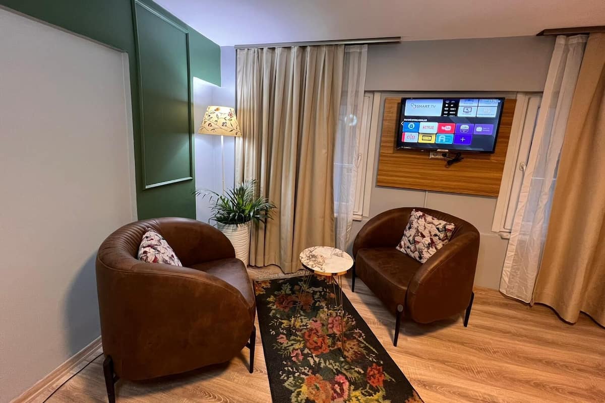 Standard Room | Living area | 32-inch LCD TV with satellite channels, TV