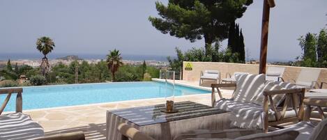 Piscina a l'aire lliure i piscina climatitzada