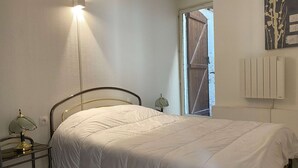 2 bedrooms, WiFi (free)