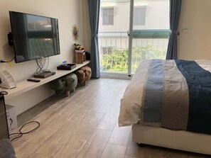 Deluxe Double Room, 1 King Bed, Non Smoking | Premium bedding, pillowtop beds, individually decorated - Bloom Boutique Resort (Hengchun)
