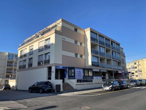 Exterior - Cozy Studio Near Thermal Baths, Amenities, and Free WiFi (Balaruc-les-Bains)