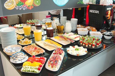 Buffet breakfast on weekdays (EUR 14.9 per person)