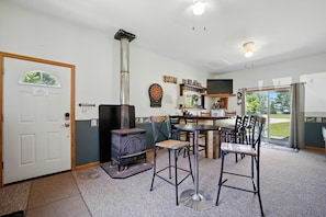 Dining - Larks Lake Lodge: Sandy Toes & Sunny Skies – Your Summer Getaway Awaits! (Pellston)
