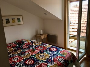1 Schlafzimmer, Schreibtisch, Bügeleisen/Bügelbrett, Reisekinderbett