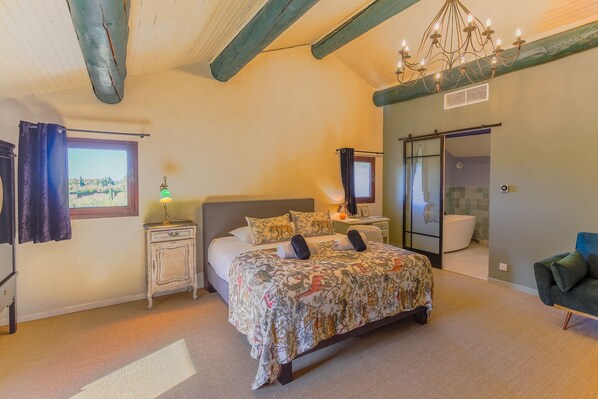 Grand Room, Park View (02 Alphonse) | Premium bedding, individually decorated, free WiFi, bed sheets - Rémy A Dit (St.-Rémy-de-Provence)