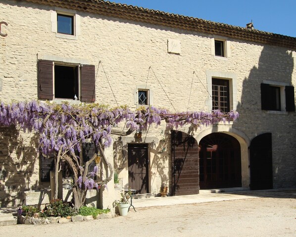 Front of property - Rémy A Dit (St.-Rémy-de-Provence)