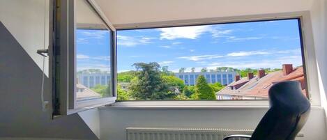 1 habitación, tabla de planchar con plancha, wifi y ropa de cama