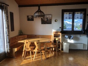 Dining - Spacious, 6-person chalet with stunning views in La Norma, French Alps (La Norma)