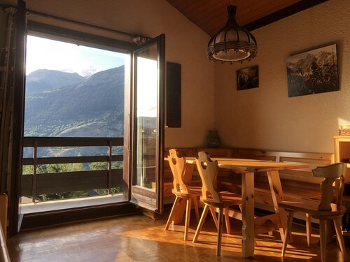 Spacious, 6-person chalet with stunning views in La Norma, French Alps