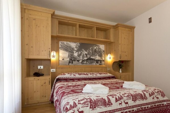 Hypo-allergenic bedding, free WiFi, bed sheets