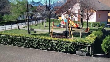 AuĂen-Kinderspielplatz