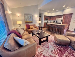 TV, fireplace - Mountain Thunder Townhome • Ski-In • Pools Hot Tubs • Walk to Main St (Breckenridge)
