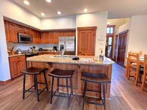 冰箱、微波炉、烤箱、洗碗机