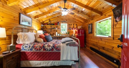 WiFi & Waterfront - Cozy Creek - Minimalist Camper's Cabin in Red River Gorge, Kentucky!