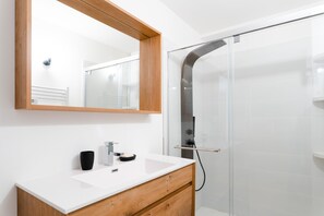 Bathtub