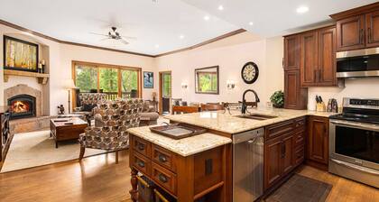 Oxford Court #305 3 Bedroom Condo by Redawning