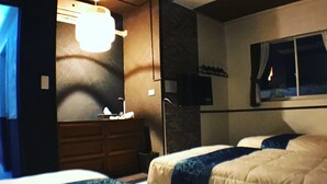 Design House, 3 Bedrooms | 3 bedrooms, in-room safe, WiFi (free), individually decorated - 101 okinawa (Uruma)