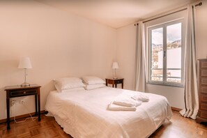 2 makuuhuonetta, silitysrauta/-lauta, vauvan matkasänky, ilmainen Wi-Fi