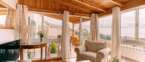 Smart TV, books, stereo