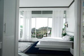 1 bedroom, desk - La residencia Luxury apartment , Mwanza, Tanzania (Mwanza)