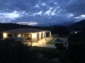 Exterior - Luxury villa, 10 pers, 4bedroom, 4bathroom, swimming pool, 5 minutes drive from the beach (Sainte-Lucie-de-Porto-Vecchio)