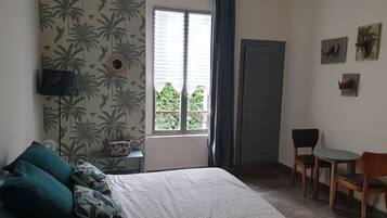 1 bedroom, iron/ironing board, travel cot, free WiFi