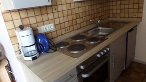 Fridge, microwave, stovetop, dishwasher