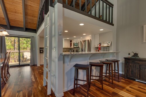 4 Bedroom Forest Condo in Lake Village, Close to town, Club house, Wifi