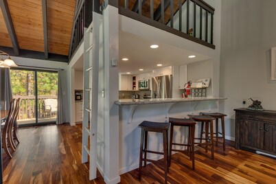 4 Bedroom Forest Condo in Lake Village, Close to town, Club house, Wifi