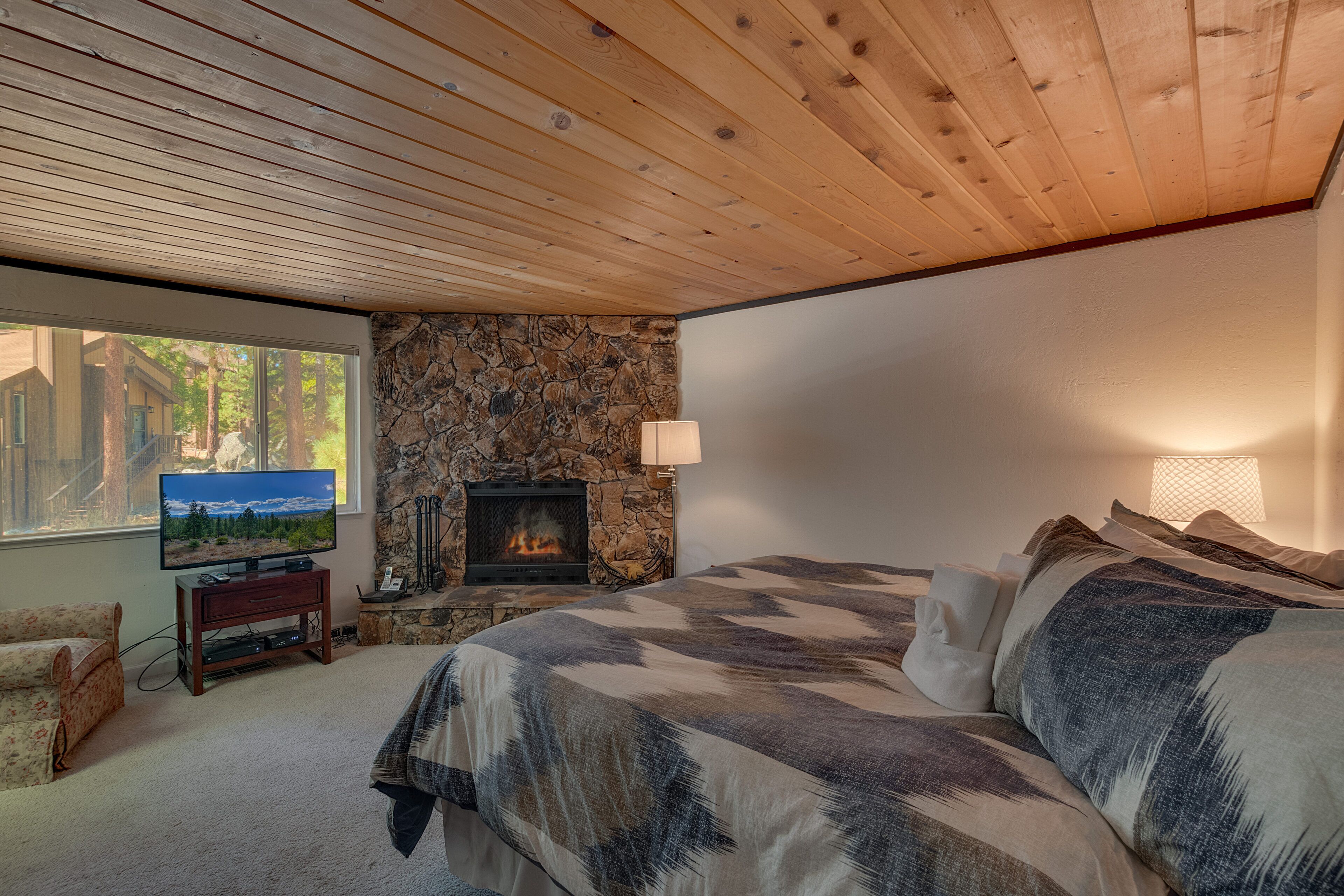 4 habitaciones, tabla de planchar con plancha, internet y ropa de cama 