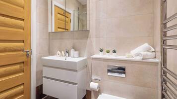 Combined shower/bathtub, hair dryer, towels, soap