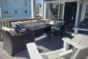 Outdoor dining - Charming townhouse with beautiful ocean views and only steps to the beach! (Wrightsville Beach)