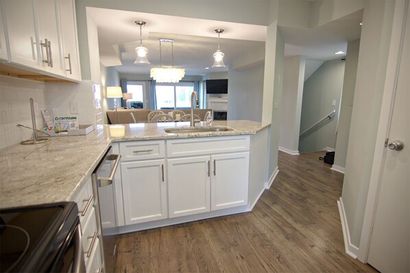 Fridge, microwave, oven, stovetop - Charming townhouse with beautiful ocean views and only steps to the beach! (Wrightsville Beach)