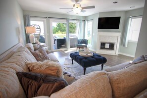 TV - Charming townhouse with beautiful ocean views and only steps to the beach! (Wrightsville Beach)