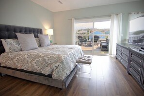 3 bedrooms, iron/ironing board, WiFi, bed sheets - Charming townhouse with beautiful ocean views and only steps to the beach! (Wrightsville Beach)