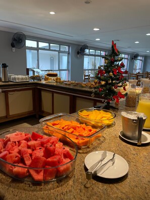 朝食 (オーダー形式)、毎日提供 (無料)