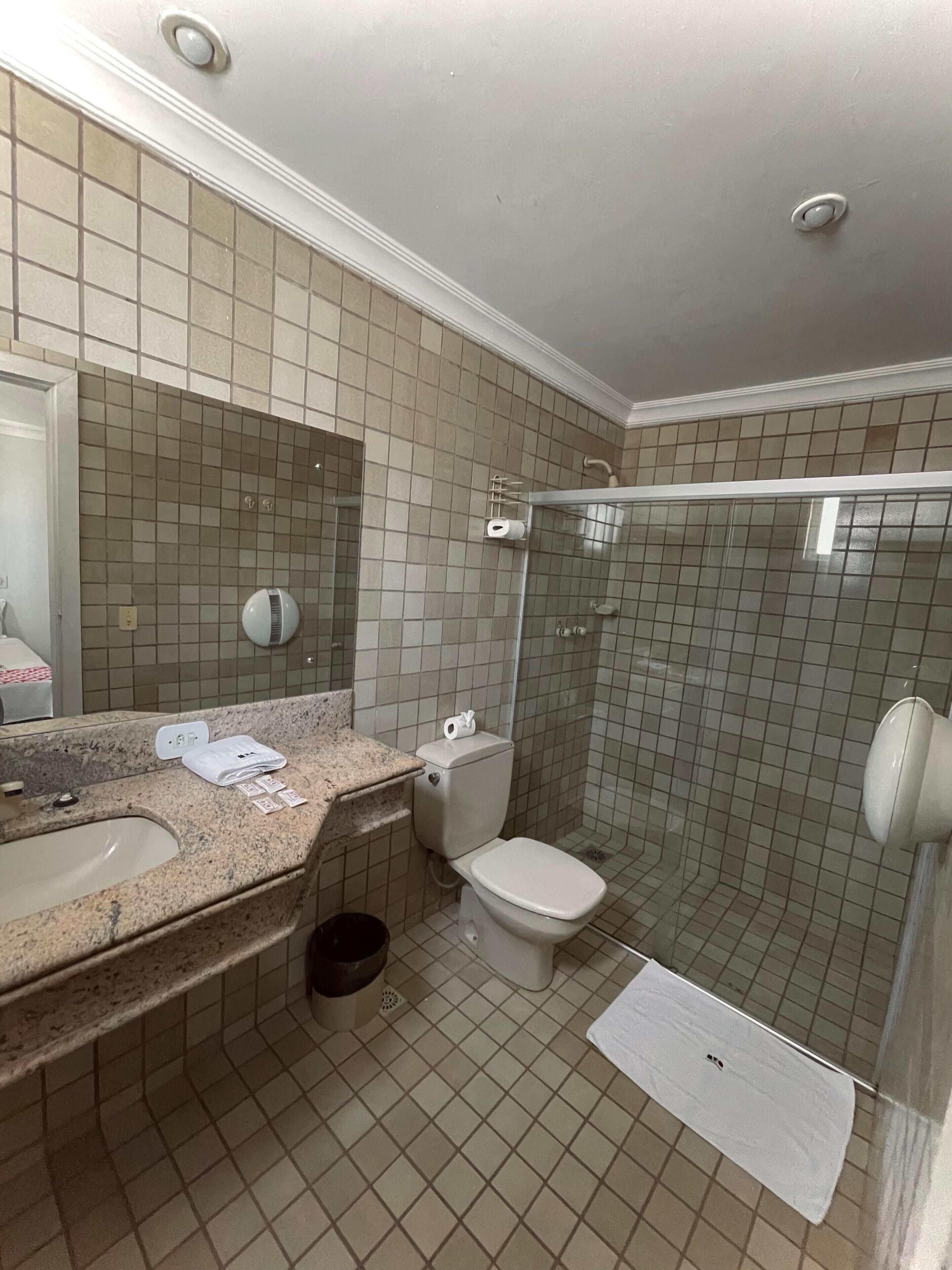 Family Quintuple Room | Bathroom | Shower, towels
