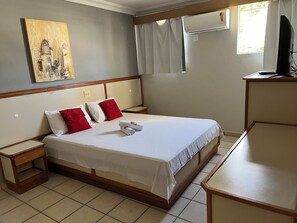 デスク、ノートパソコン用作業スペース、WiFi (無料)、ベッドシーツ