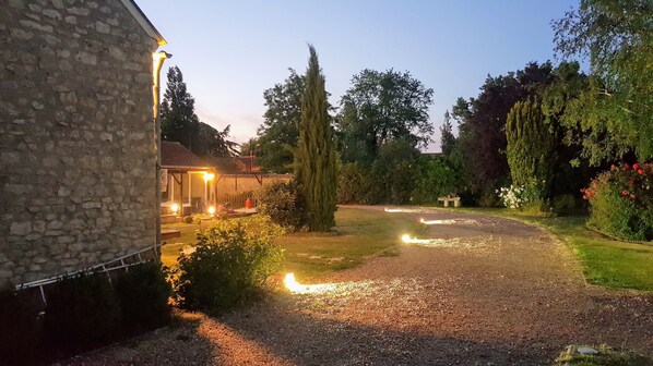 Property grounds - Familly home (hombieres)