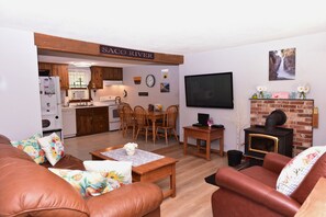 TV - Stay at One of the Most Convenient Locations in North Conway, NH! (North Conway)