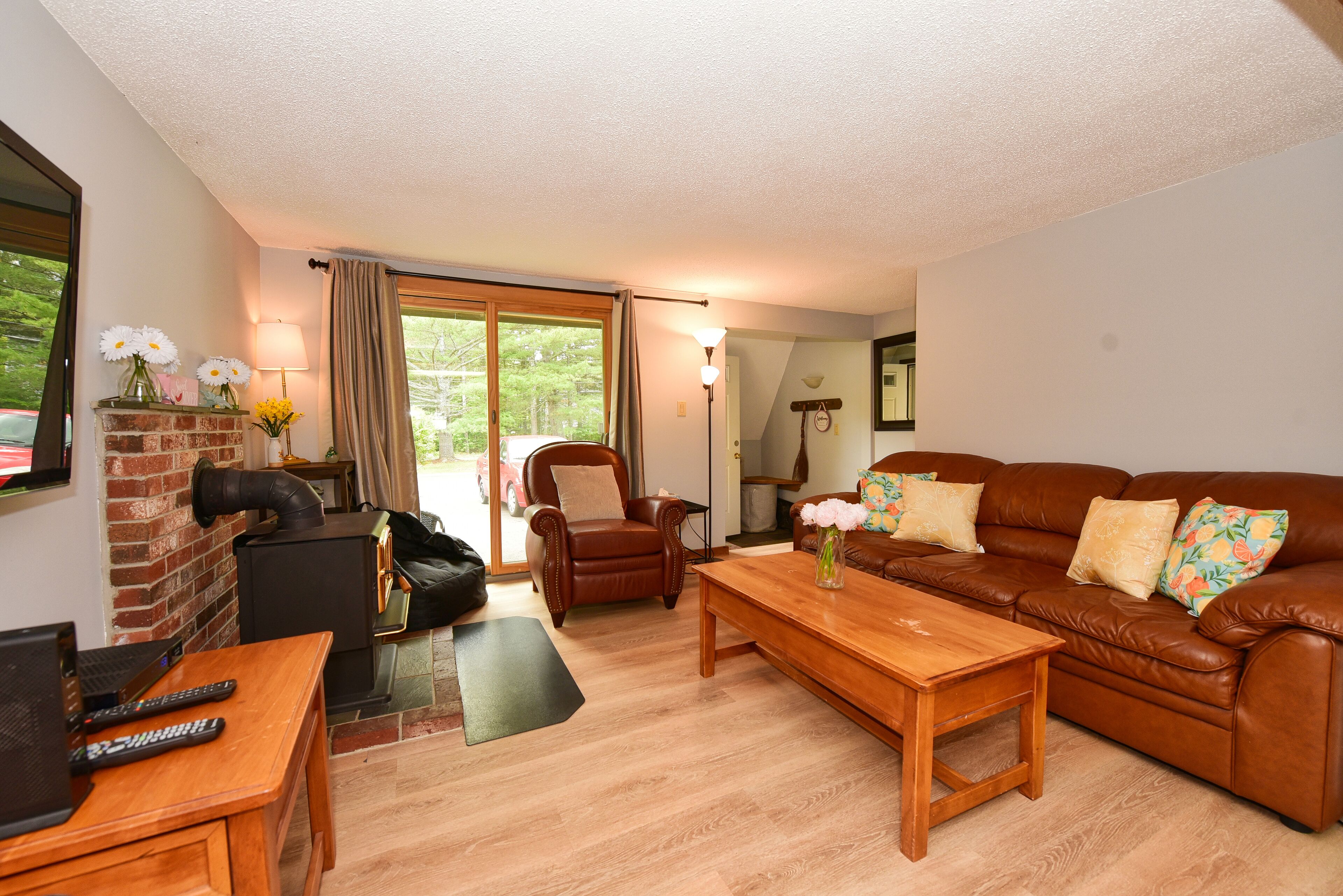 Cozy Condo Minutes from Echo Lake, Cathedral Ledge & Downtown North Conway