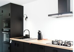 Micro-ondes, four, plaque de cuisson, lave-vaisselle
