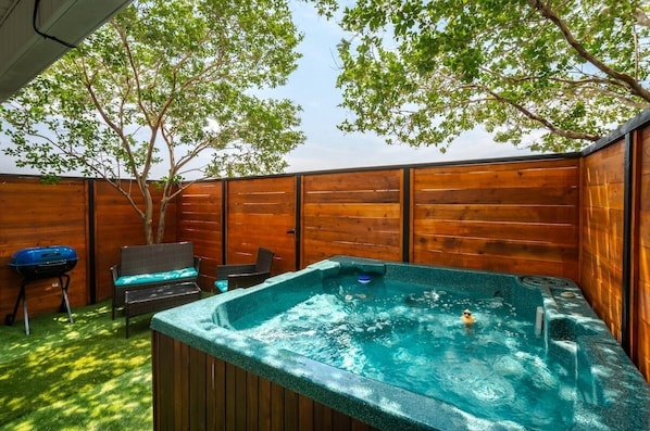 Bain à remous extérieur