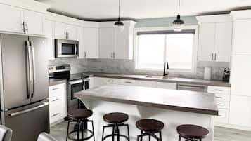 Microwave, dishwasher, coffee/tea maker, cookware/dishes/utensils