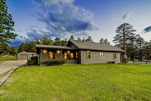 Exterior - SALE! Hot tub, dogs OK, AC, Nat`l Park Views (Estes Park)