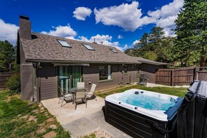 Terrace/patio - SALE! Hot tub, dogs OK, AC, Nat`l Park Views (Estes Park)
