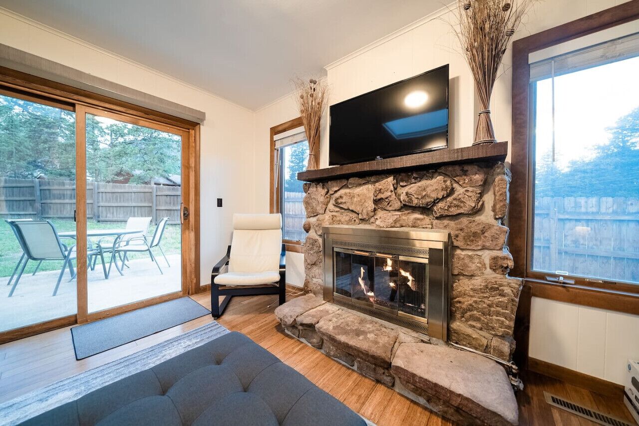 Smart-TV, Kamin, Videospiele, Netflix