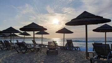 Beach nearby, sun-loungers, beach towels