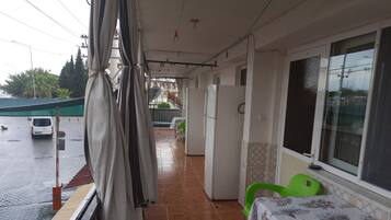 Phòng 4 dành cho gia đình, 2 giường cỡ queen, bồn tắm nước nóng | Ban công